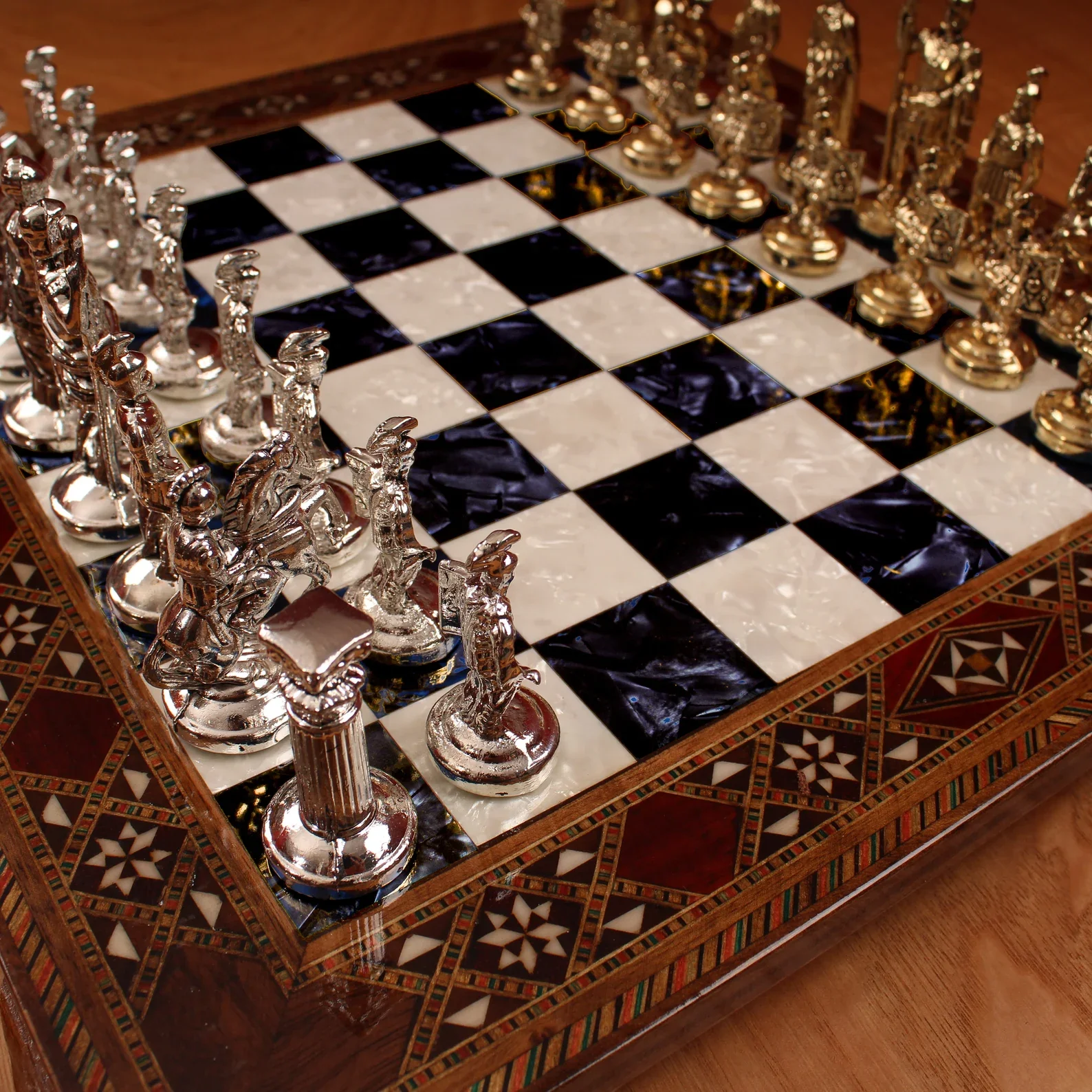 Classic Vintage Chess Set - Image 4