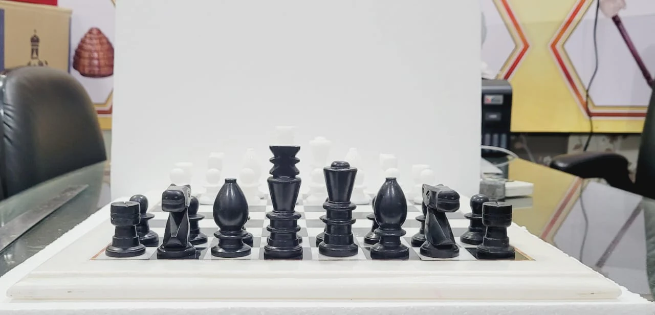 Makrana Marble Chess Set - Image 3